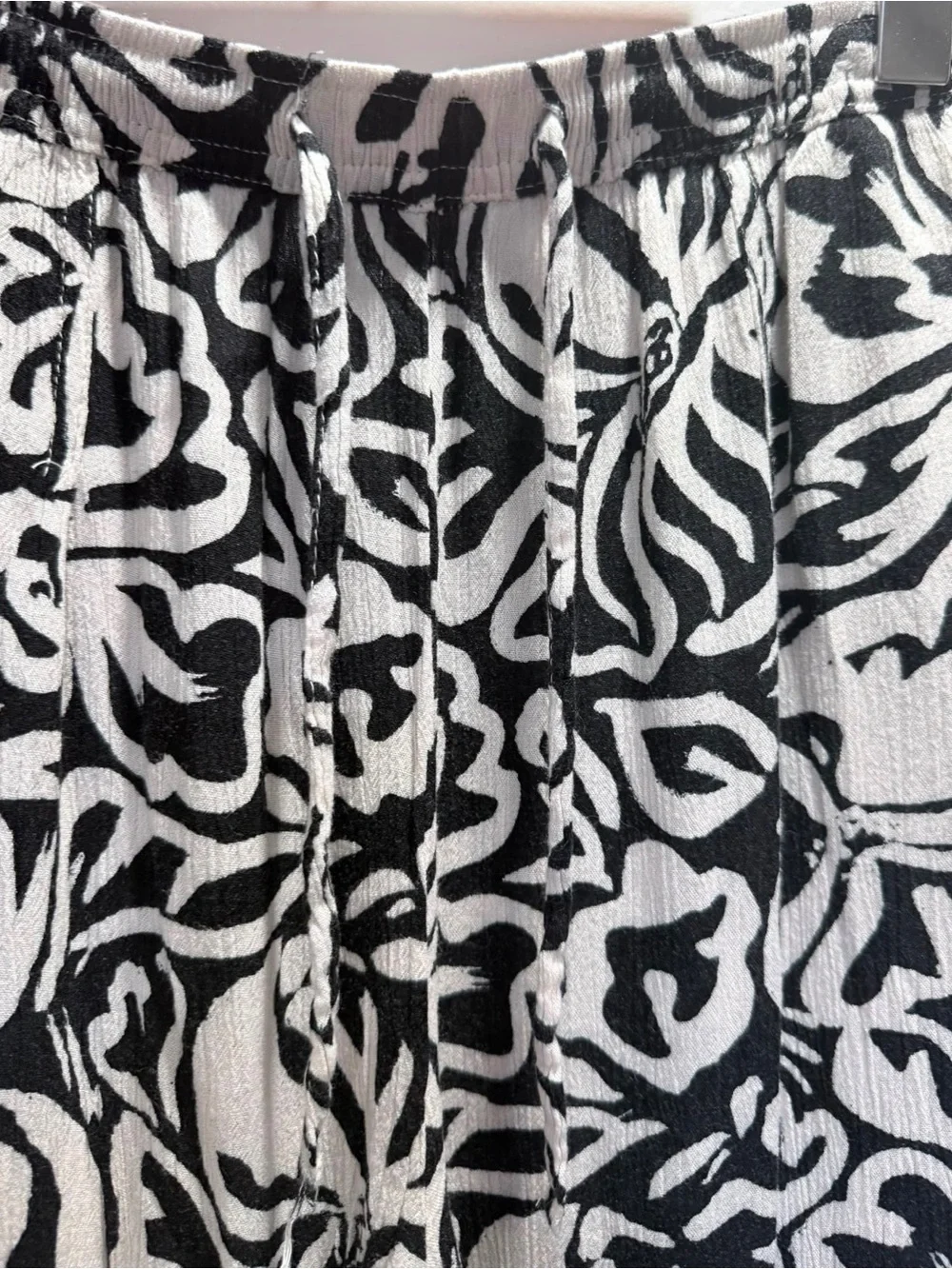 Lefties Black & White Abstract Print Wide Leg Ankle Pants Size L - Picture 5 of 6